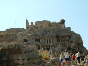 Tlos: Akropolis mit lykischen Felsengräbern