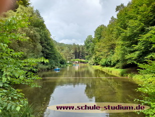 Tretbootfahren am Paddelweiher in Hauenstein