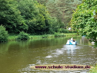 Tretbootfahren am Paddelweiher in Hauenstein